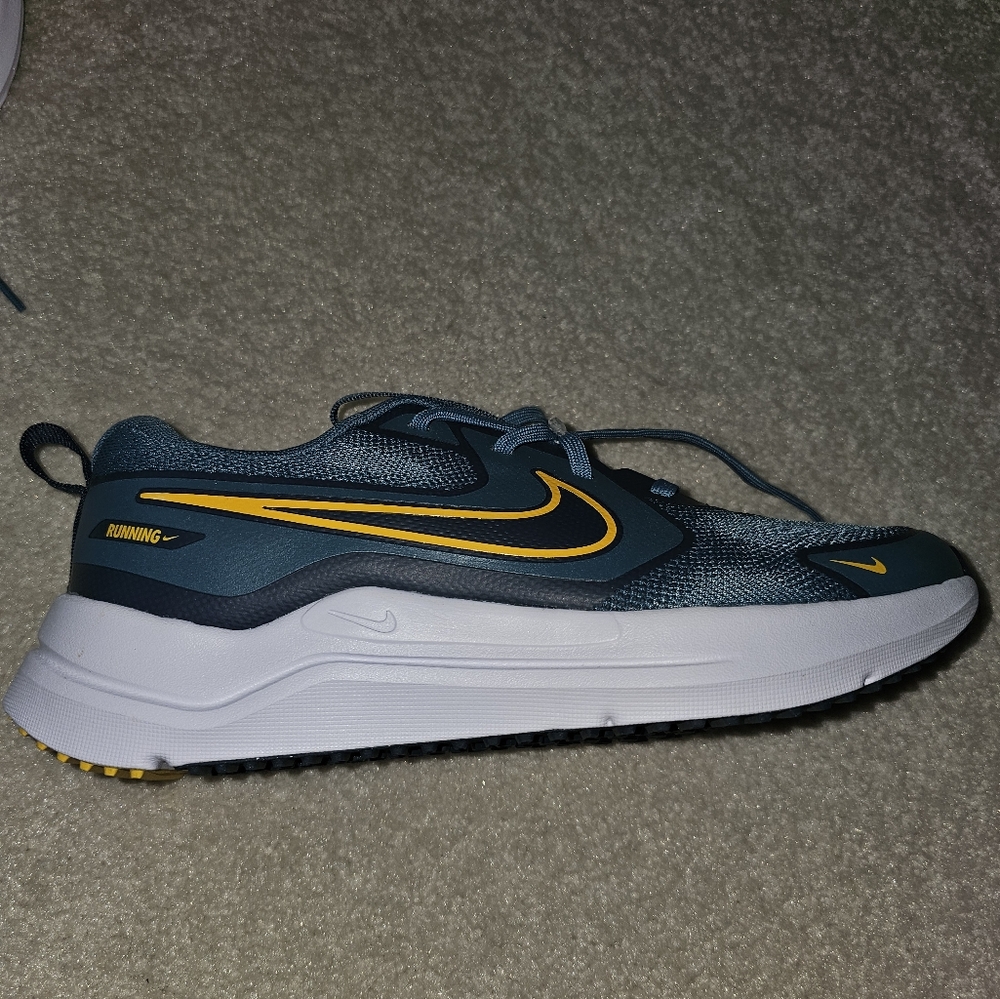 Nike Cosmic Runner Blue Shoes - Picture 4 of 5